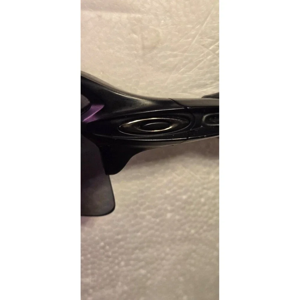 Oakley sunglasses in excellent condition - Picture 3 of 4